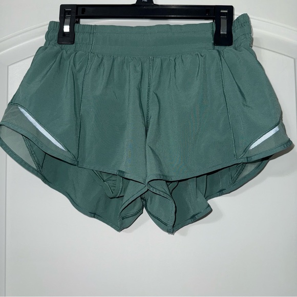 lululemon athletica Pants - Lululemon Hotty Hot II 2.5” Shorts Women’s Size 6 Regular Light Green W7ARKR